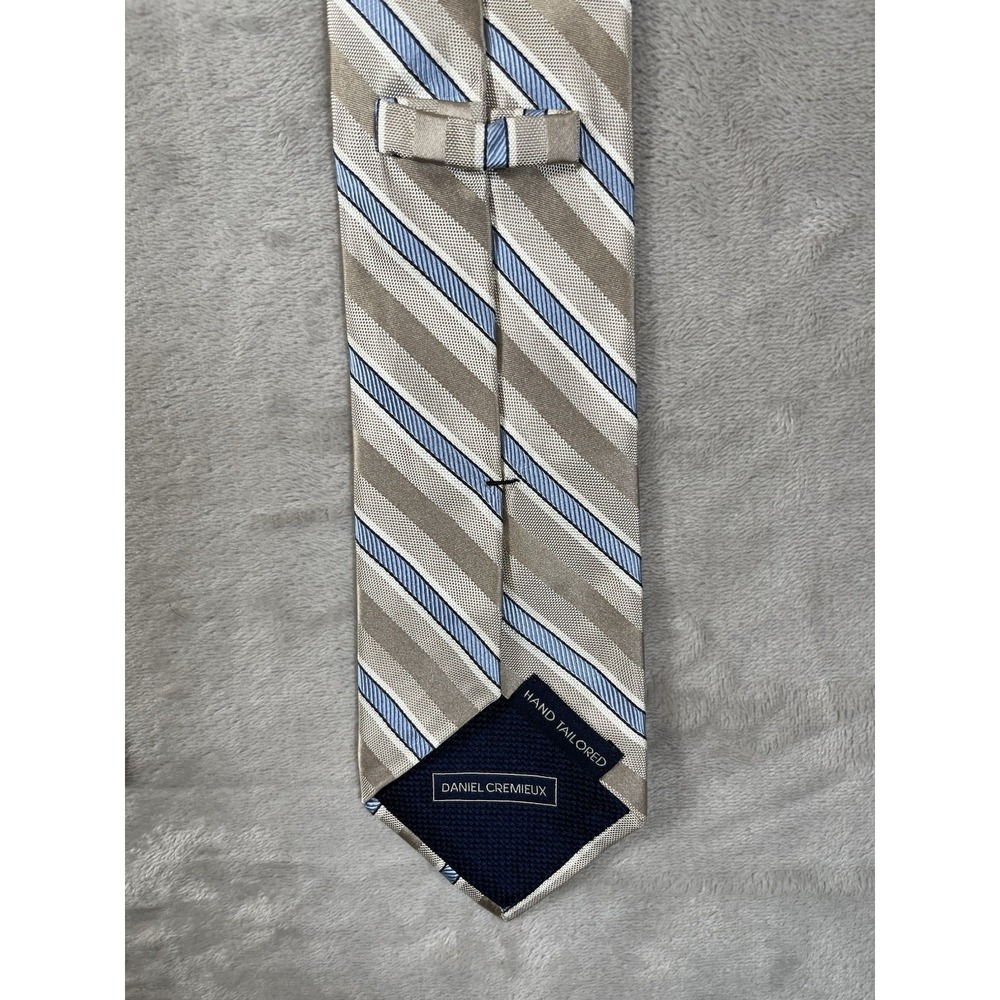 Daniel Cremieux Hand Tailored, 100% silk Tie Striped